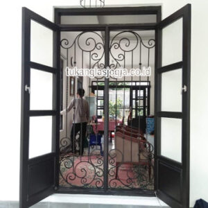 Teralis Pintu Klasik Minimalis