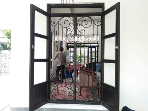 Teralis Pintu Klasik Minimalis