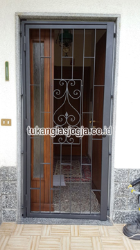 Teralis Pintu Klasik Minimalis