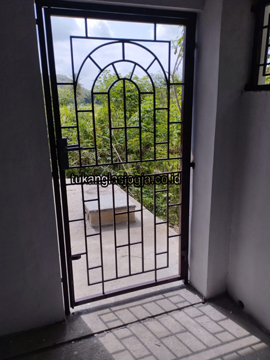 Teralis Pintu Minimalis